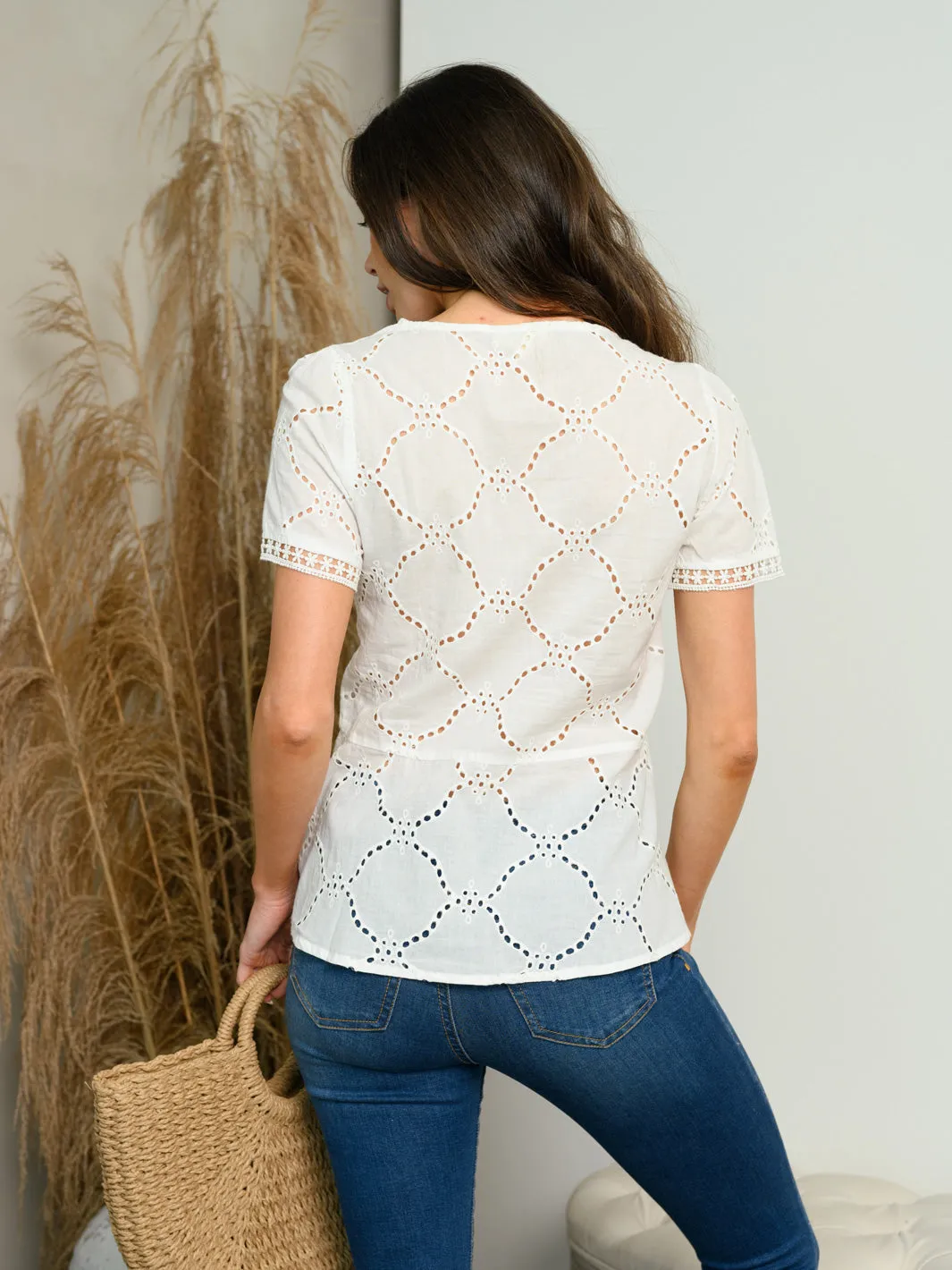 WOMEN'S SHORT SLEEVE V-NECK TOP