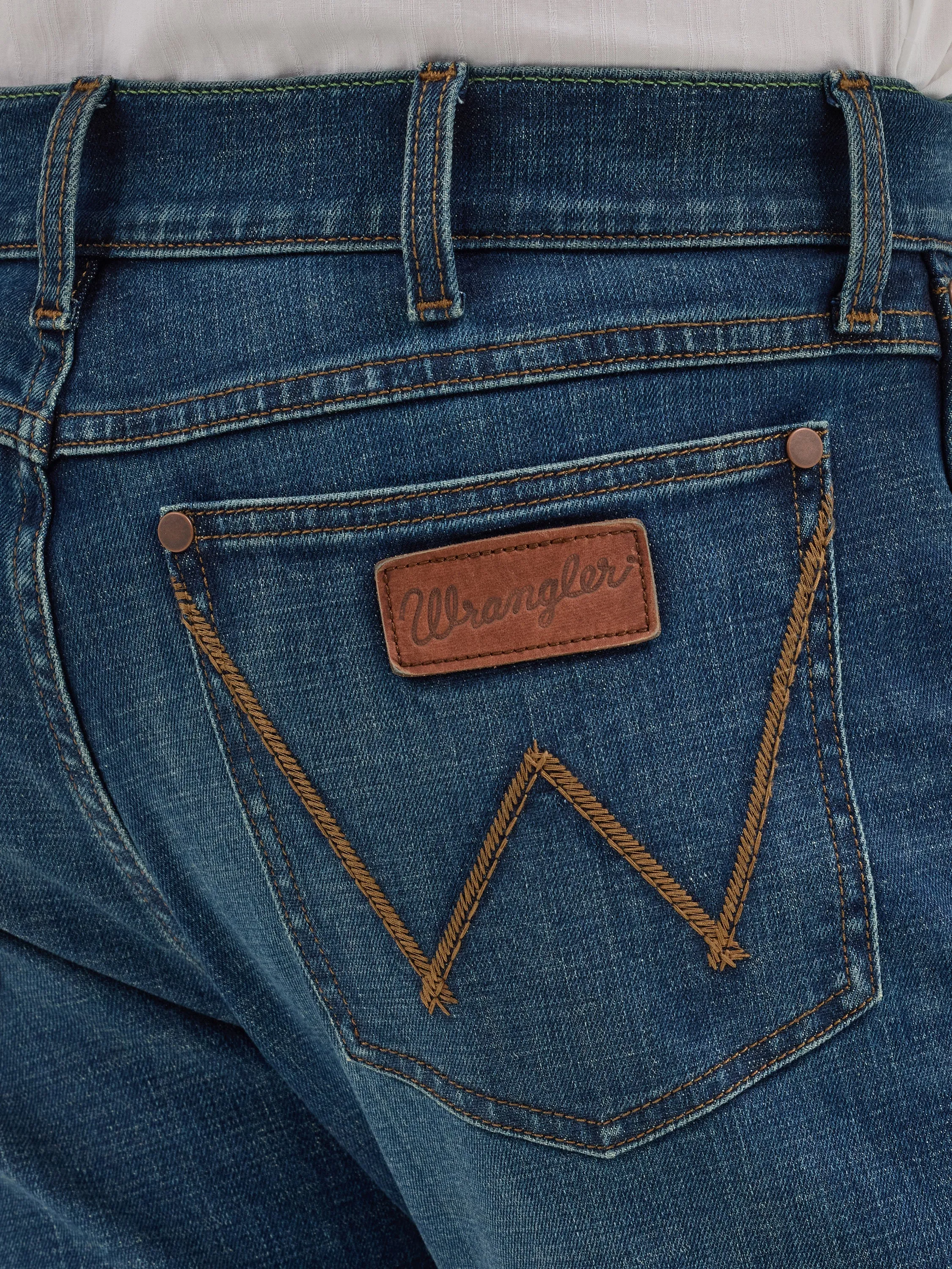 Wrangler Men's Retro Slim Straight Blue Jean