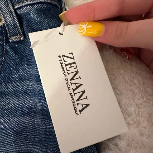 Zenana New Medium Wash Mom Jeans - Distressed, Loose Fit - Size 24